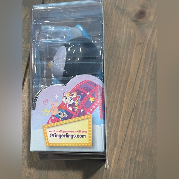 NEW WowWee Fingerlings TUX The Penguin Interactive Magic Motion Sensor Toy - Picture 7 of 7